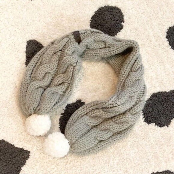 Ugg Australia Small Dog Gray Cable Knit Pom Warm Luxe Soft Designer Logo Scarf - Picture 1 of 12